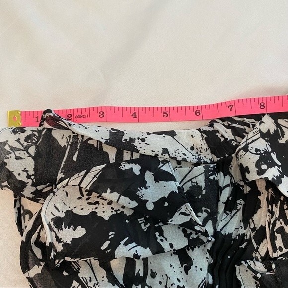 NWOT  Sunny Taylor Abstract Pattern Ruffle V Neck Pleat Sexy Lightweight 2X - Picture 10 of 12
